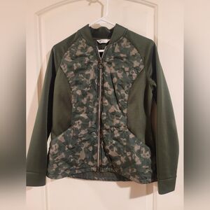 Green Camouflage Zip-Up Jacket